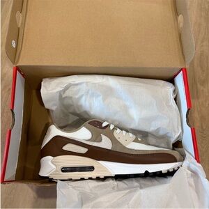 NWT MENS Nike White and Brown Sneakers Air Max 90 || Size: 12.5